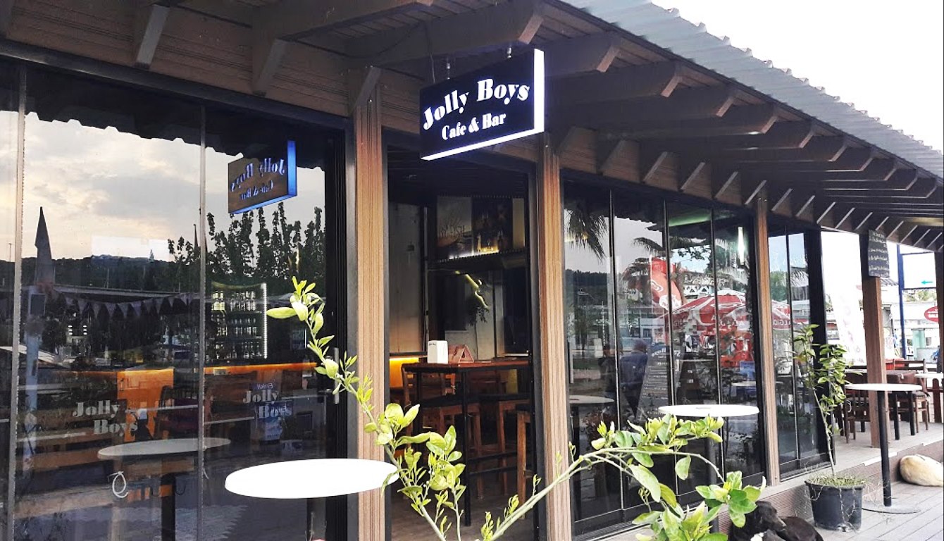 Jolly Boys cafe Bar