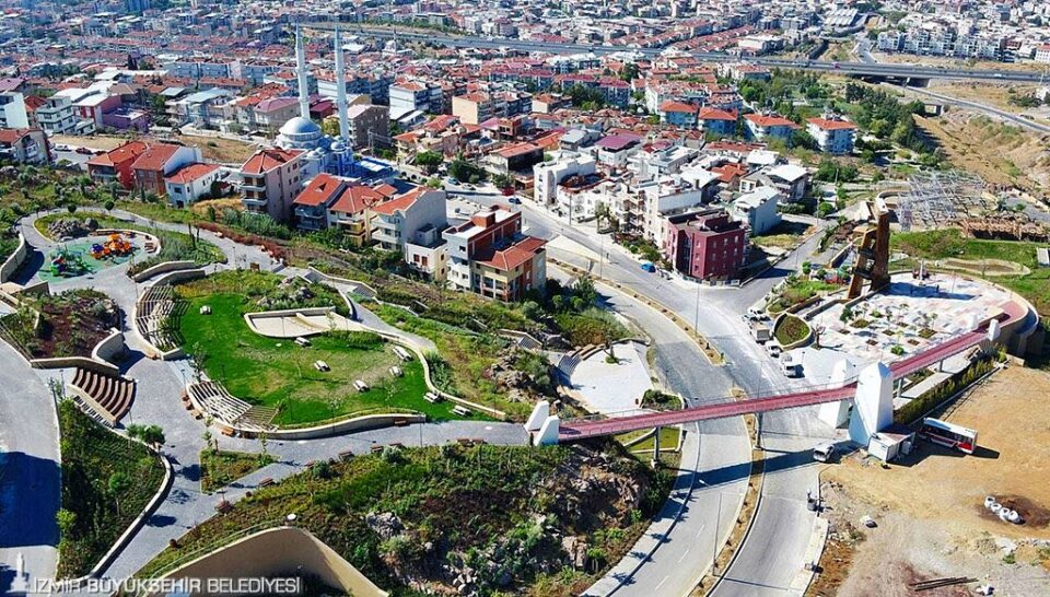 Bornova Atatürk Mahallesi Gezicini