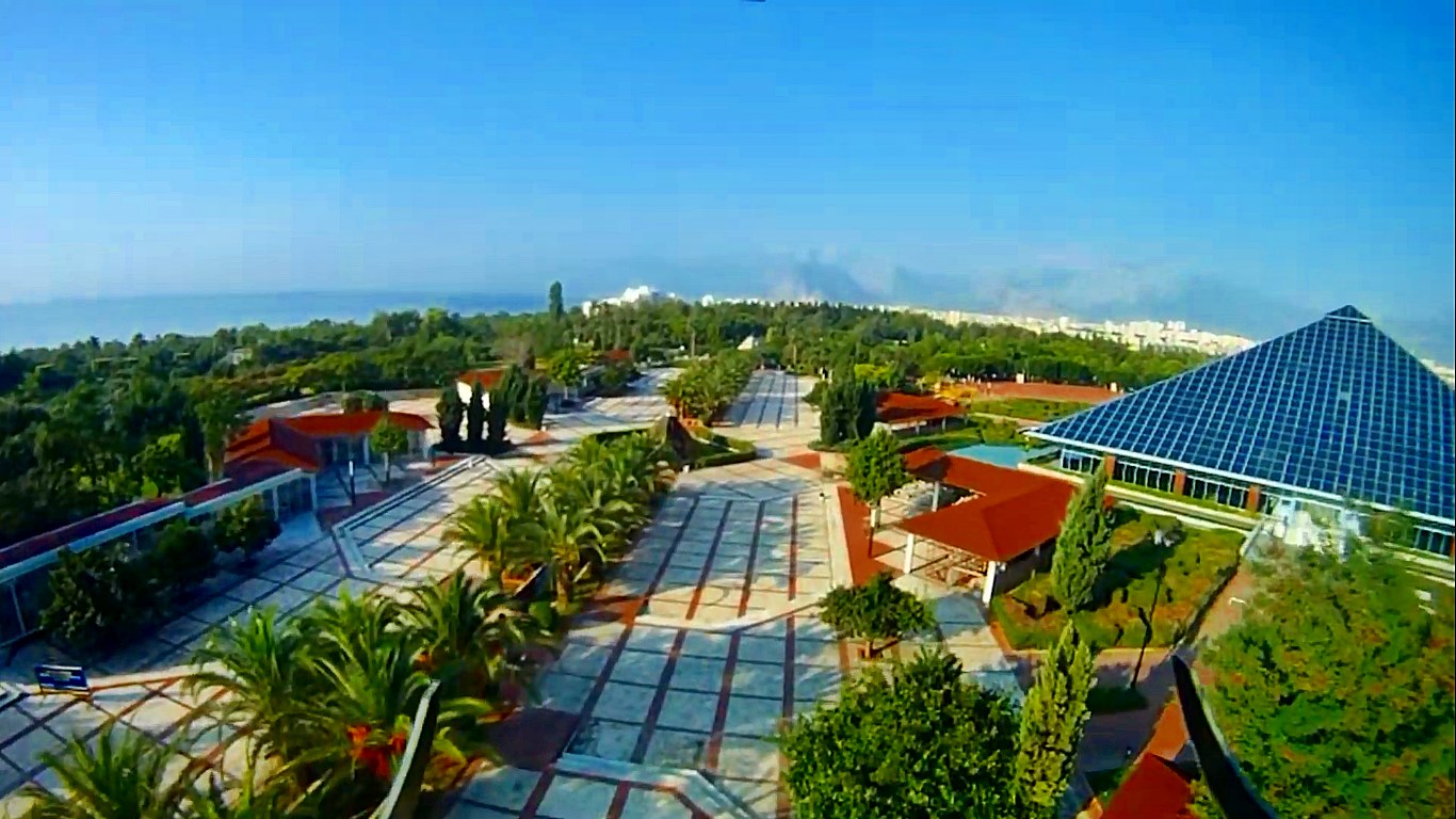 Antalya Cam Piramit Fuar ve Kongre Merkezi