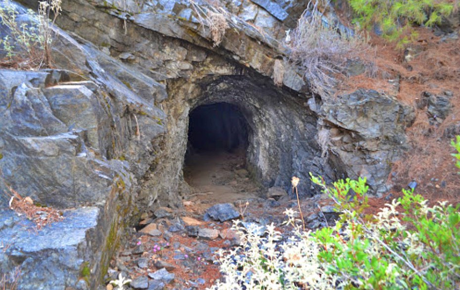 Maden Koyu Mağara