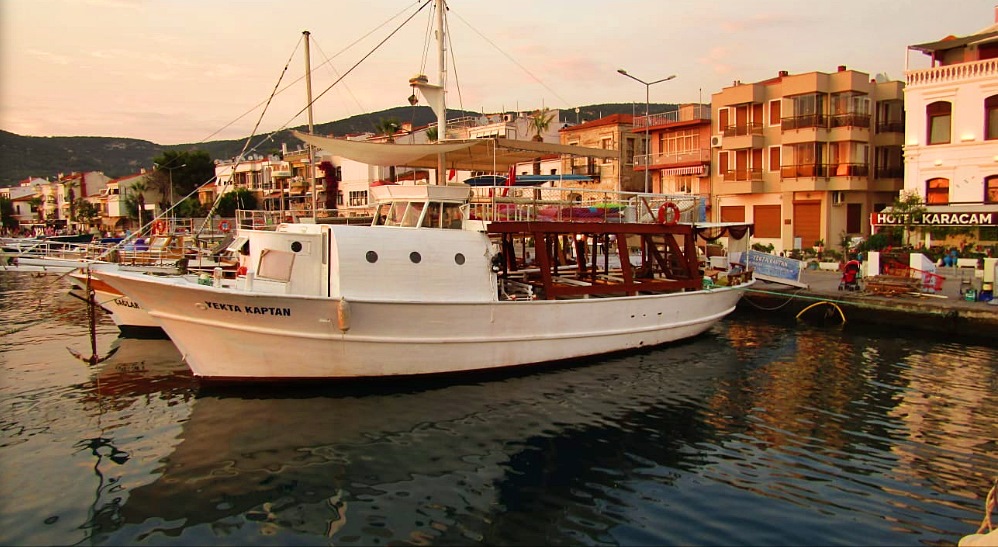 Yekta Kaptan Foça Tekne Turu ve Gezi Teknesi