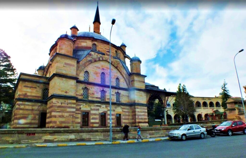 Karavezir Camii