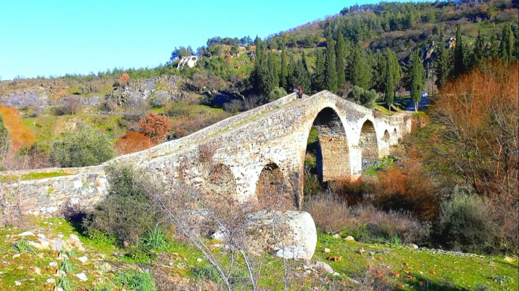 Salihli Tarihi Köprüsü