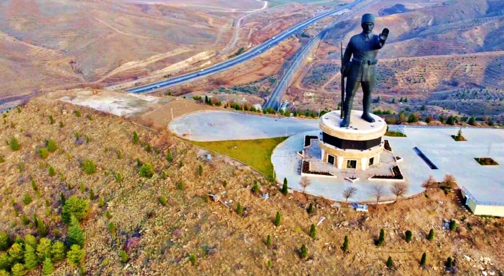 Kartal Tepe Mehmetçik Anıtı