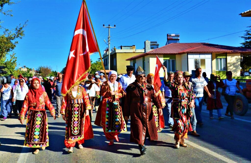 Uluslararasi Gulnar Yoruk Turkmen Kultur