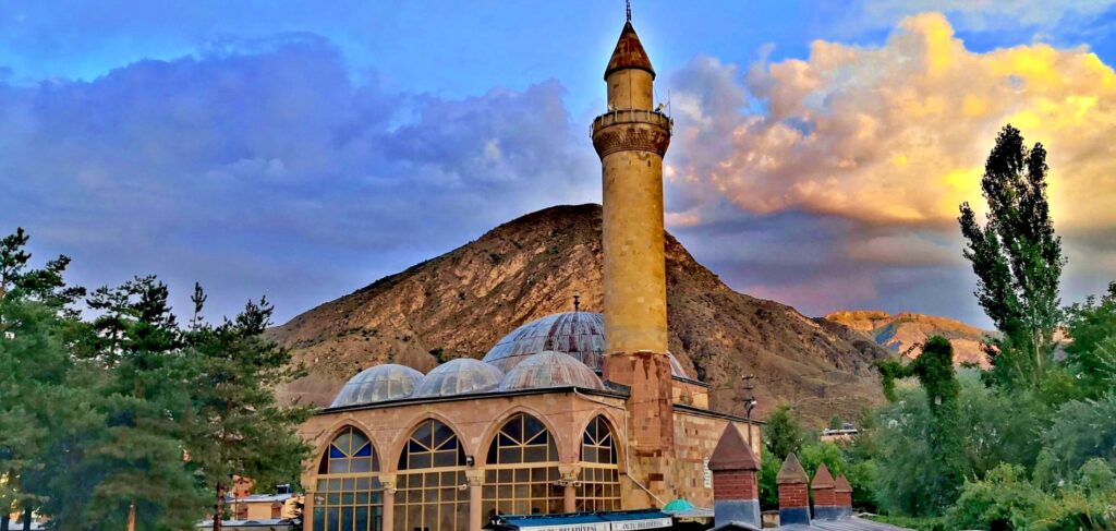 Erzurum Oltu Aslanpaşa Camii