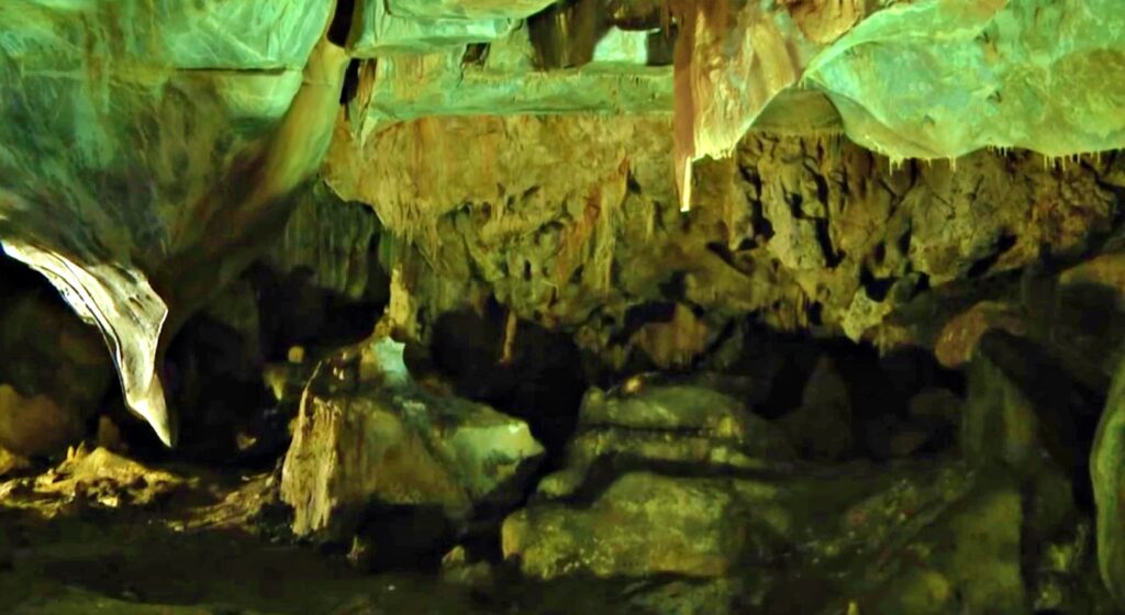 Tulumtaş Mağarası