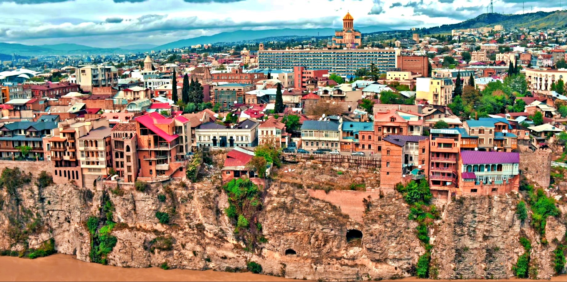 Tiflis Gezilecek Yerler | Tarihi Yerleriyle Bilinen Şehir